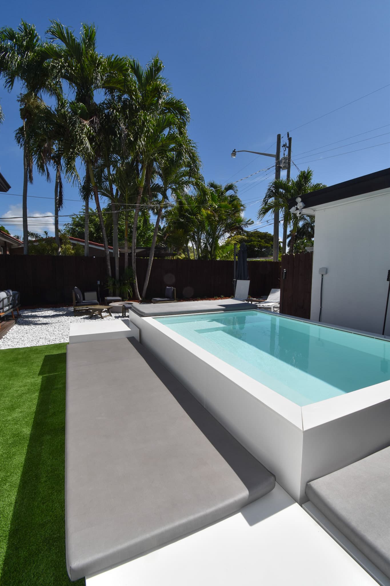Hollywood Estate - Photo 1
