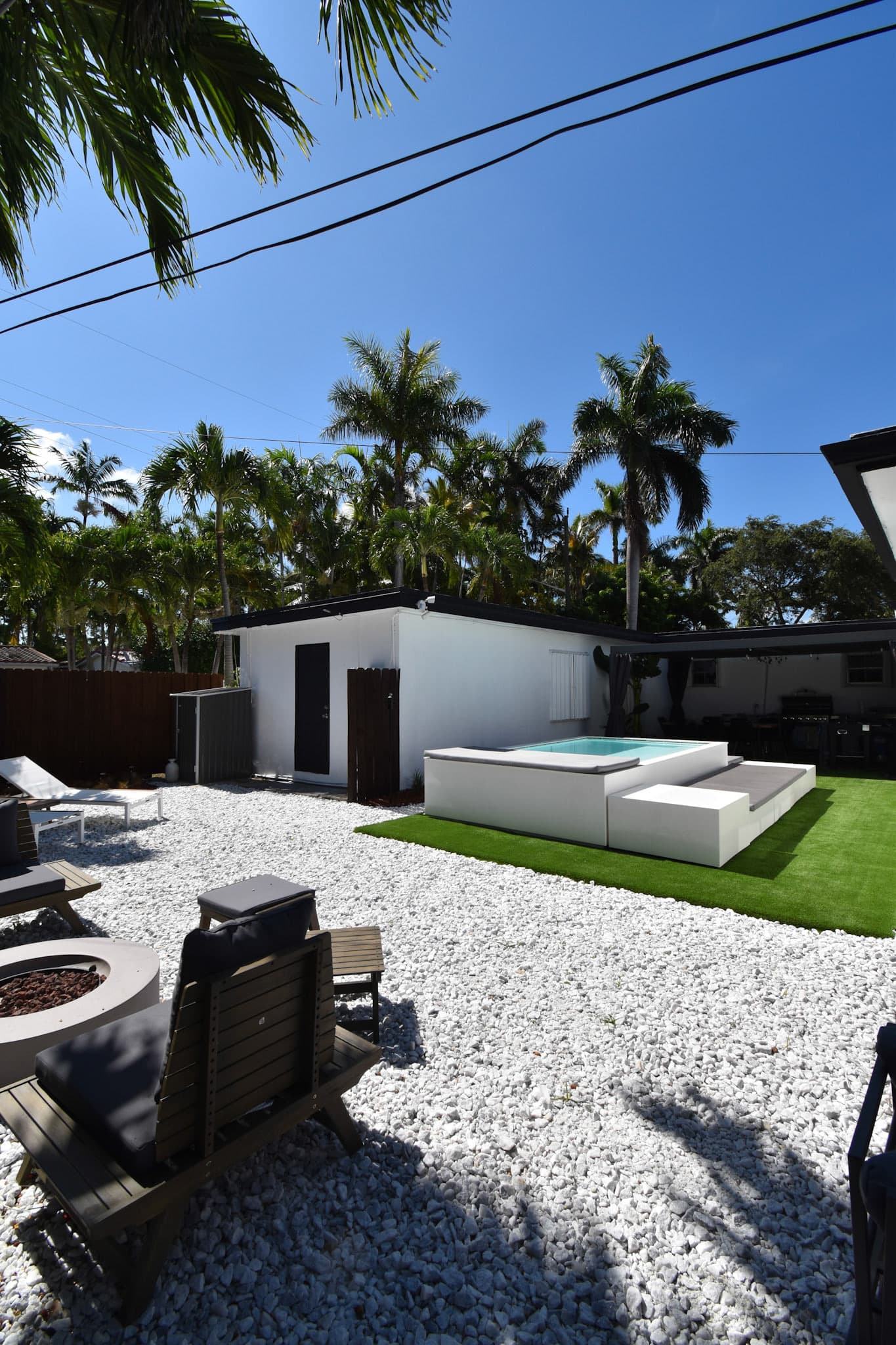 Hollywood Estate - Photo 3