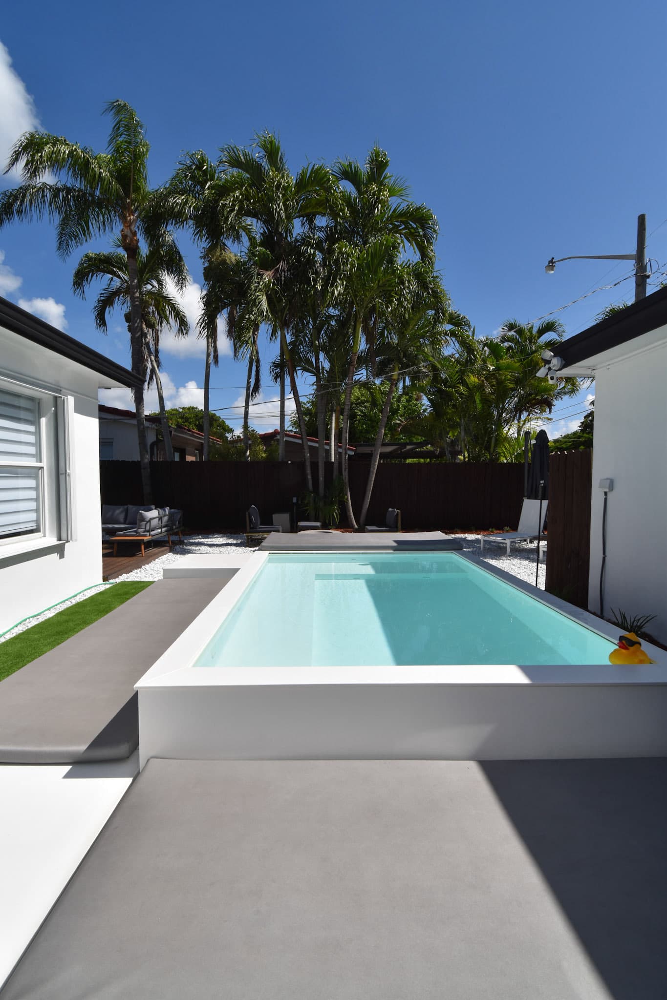 Hollywood Estate - Photo 4
