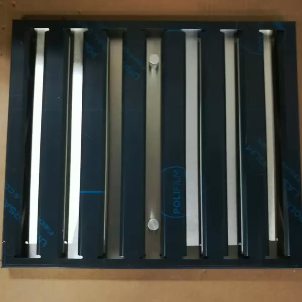 TRADE-WIND 15" x 14" Stainles Steel Baffle Filter for Indoor Hoods - 3000, H3200 and P3200 and VSL 400 22" deep. 10" x 11" Stainless Steel Baffle Filter - I3230