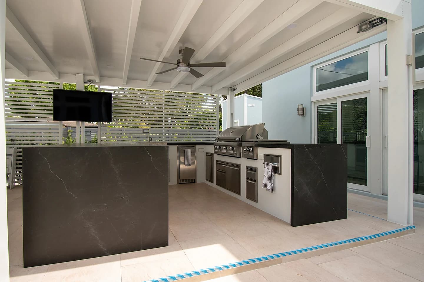 Outdoor kitchen in Miami