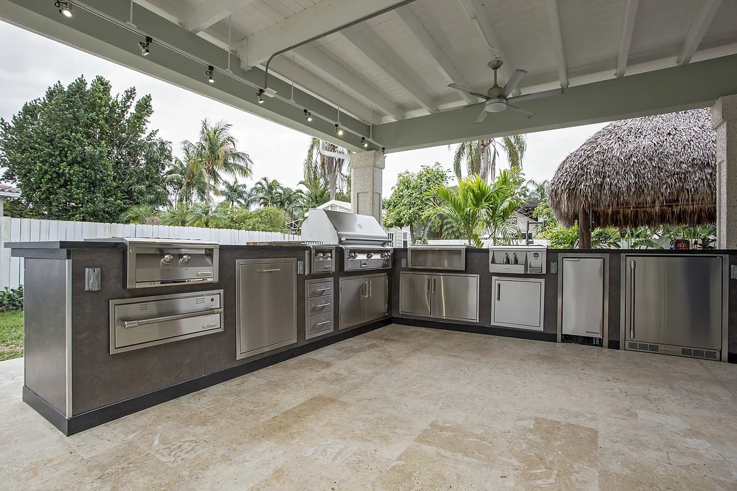 Outdoor kitchen in Miami