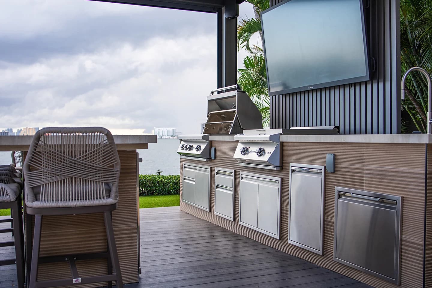 Outdoor kitchen in Miami Beach