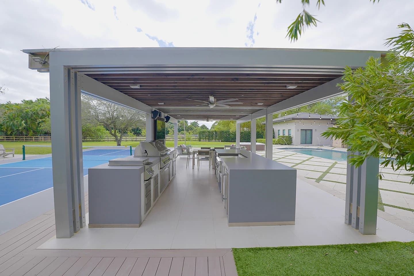 Outdoor kitchen in South Florida
