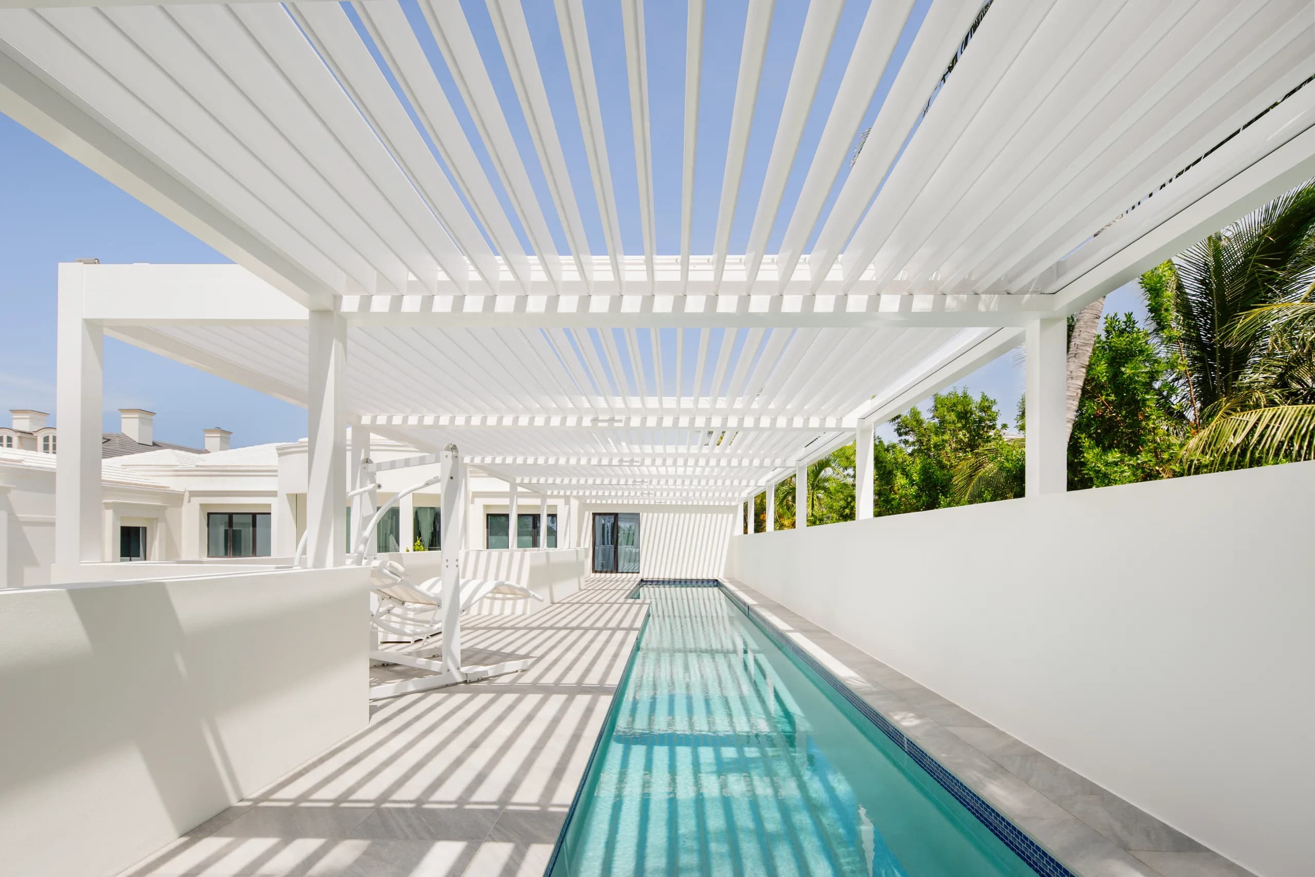 White R-BLADE pergola by the pool