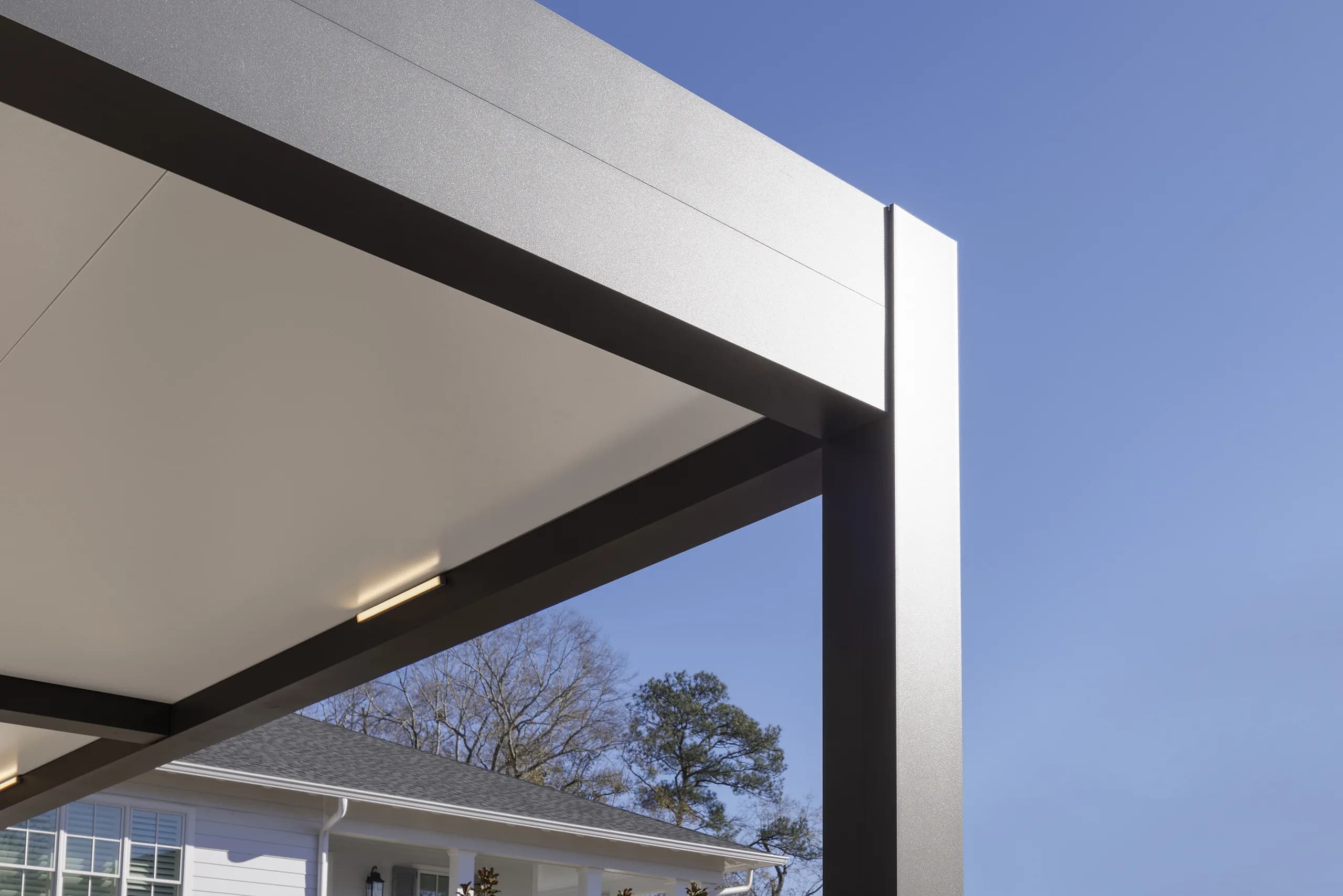 R-SHADE structural detail showing insulated panels and clean ceiling