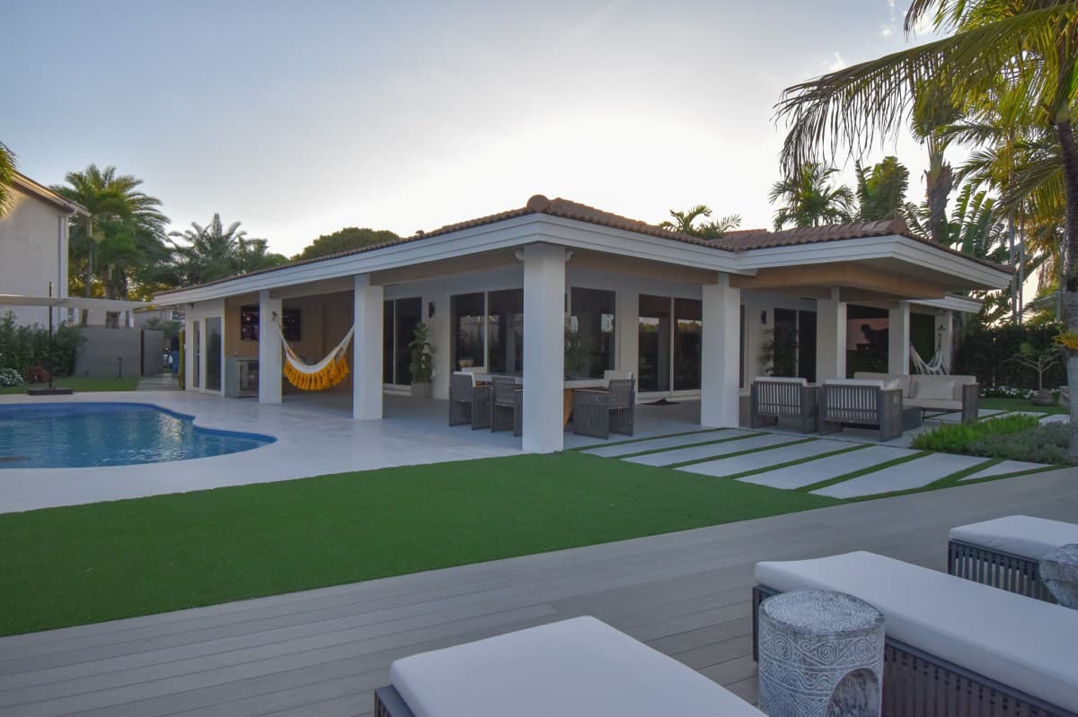 Luxury residential outdoor living in Doral, FL