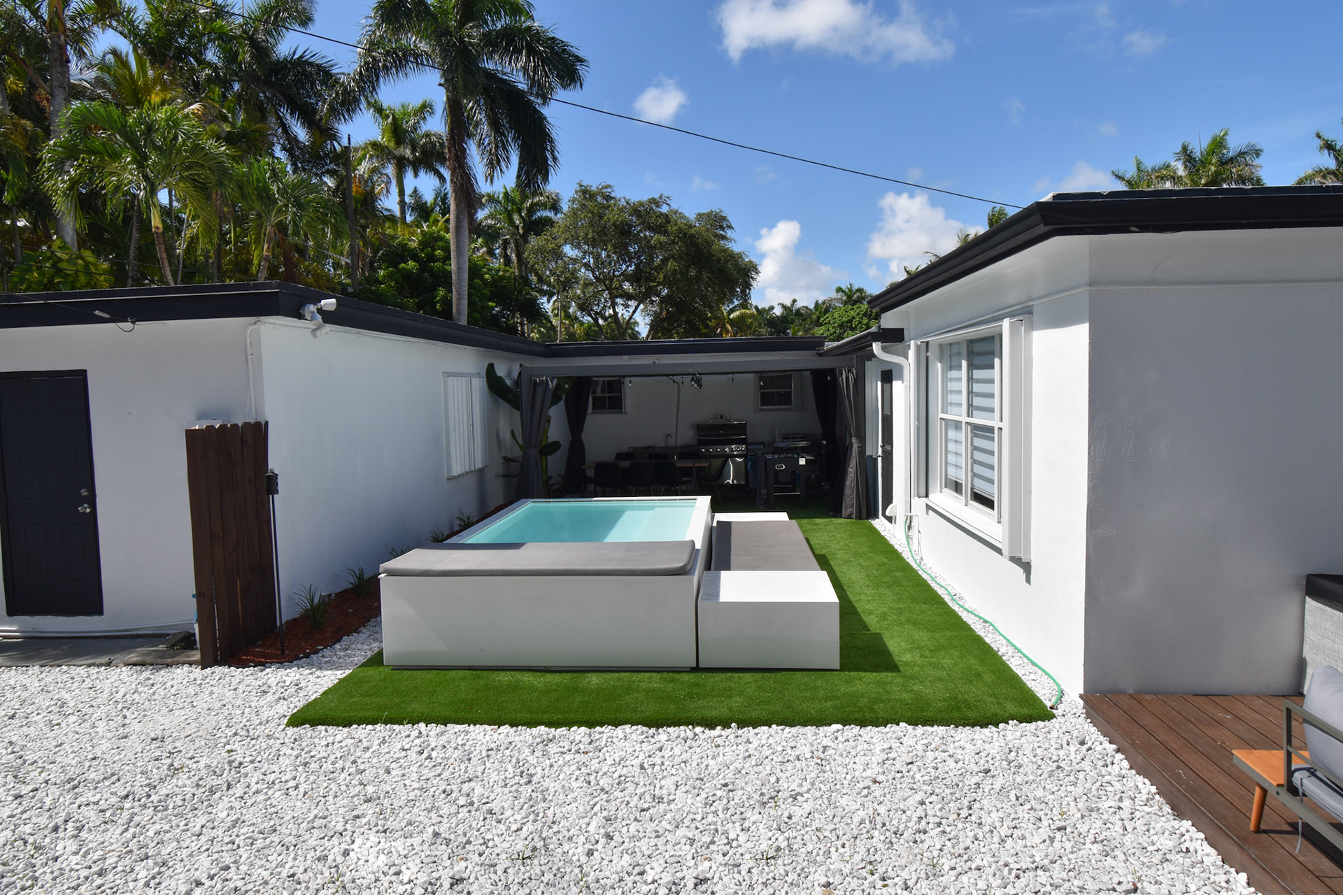 Hollywood Estate - Photo 6