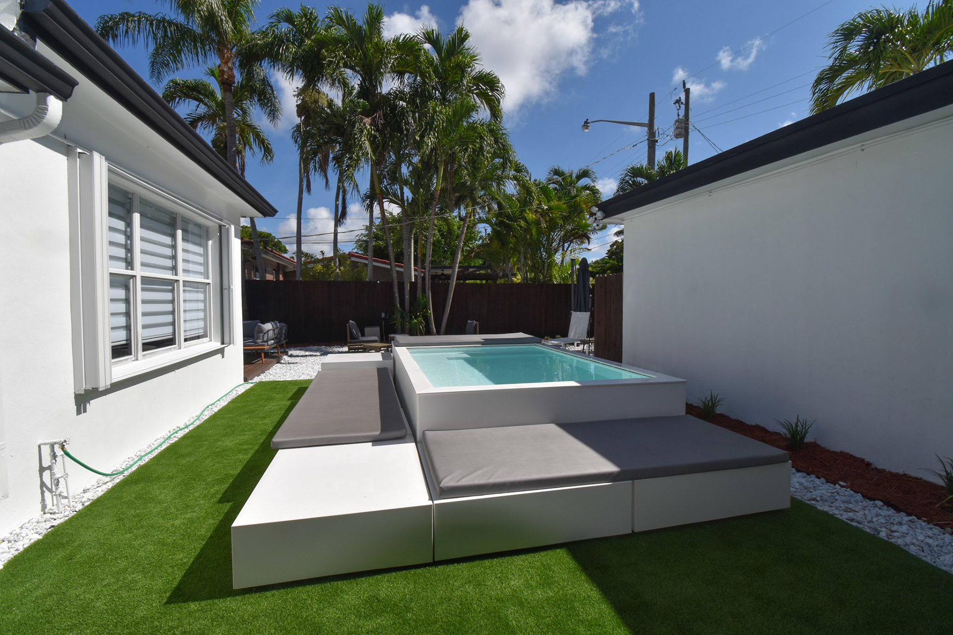 Hollywood Estate - Photo 9