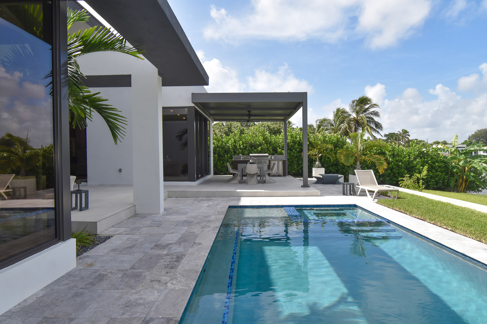 North Miami Villa - Photo 11